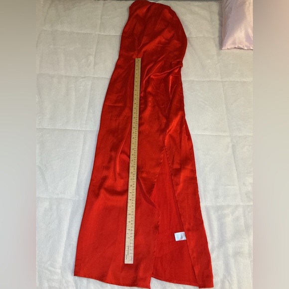 PrettyLittleThing Red Asymmetrical Sheath Dress for Night Out - Picture 4 of 8